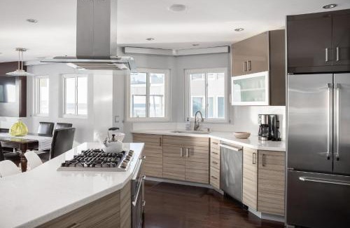 South Mission Beach Casa | Oceanfront, two-level condo with stunning view, decks, fast WiFi & fireplace