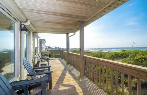 Emerald Isle Cabaña | Oceanfront Updated 5BR Duplex. Dog friendly!
