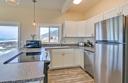 Yachats Casa | Oceanfront Upper Level Duplex in the heart of Yachats