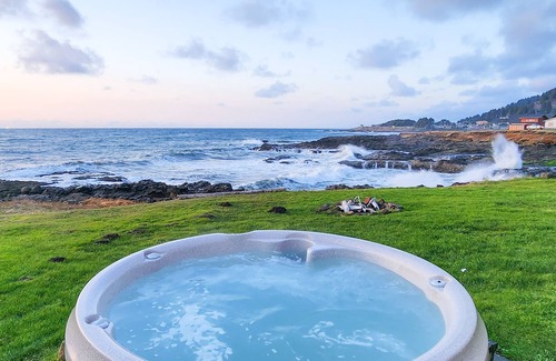 Yachats Casa | Oceanfront Upper Level Duplex in the heart of Yachats