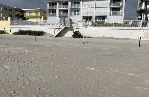 Curran Shores North Condominio | Oceanfront, 103, great locate grd floor, private garage, pets maybe, pool open