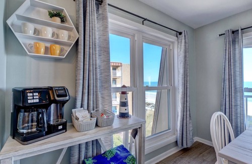 McCutcheon Field Casa | Oceanfront & Sound Views * Pool *
