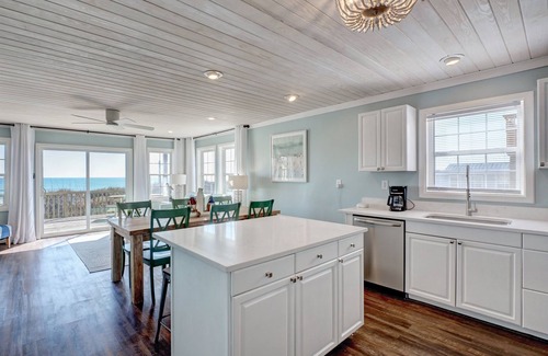 McCutcheon Field Casa | Oceanfront House w/ Direct Beach Access