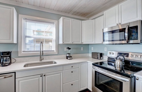 McCutcheon Field Casa | Oceanfront House w/ Direct Beach Access