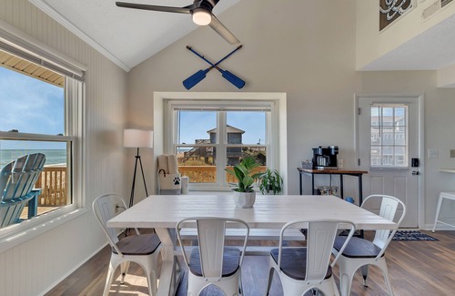 McCutcheon Field Casa | Oceanfront Beach Home - Sleeps 6-8 - Pet Friendly - Private Beach Access - Deck
