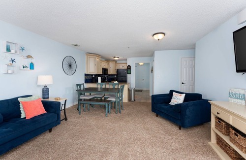 North Topsail Beach Condominio | Oceanfront Luxury at Villa with a View!