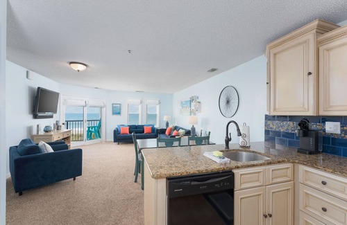 North Topsail Beach Condominio | Oceanfront Luxury at Villa with a View!