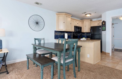 North Topsail Beach Condominio | Oceanfront Luxury at Villa with a View!