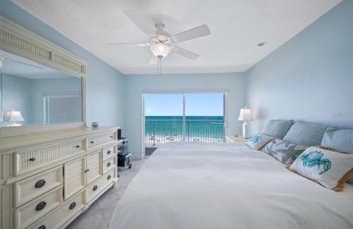 Madeira Beach Apartamento | Oceanfront View of Madeira Beach, Steps to the Beach - Madeira Norte Condo
