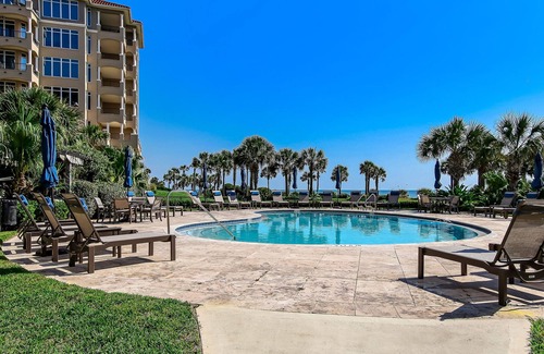 Fernandina Beach Villa | Oceanfront villa with sunrise/sunset views, pool & AC - dog-friendly