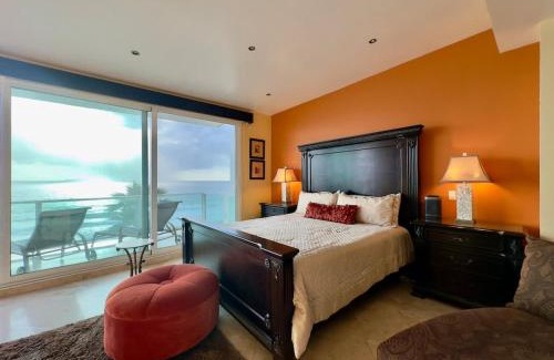 Playas de Tijuana Casa | Oceanfront Villa 4BR 4 BA Real Mediterraneo