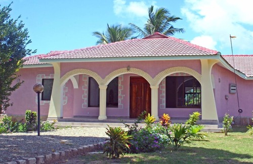 Mtwapa Villa | Villa frente al mar en la costa norte, cerca de Mombasa | Staff, 16m piscina, 6000m² Park, A / C