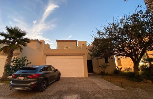 Primo Tapia Villa | Villa frente al mar con 2 piscinas y un jacuzzi gigante