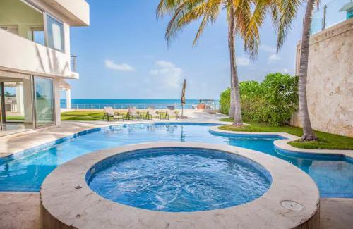 Zona Hotelera Villa | Oceanfront Villa - Private Beach at the Hotel Zone