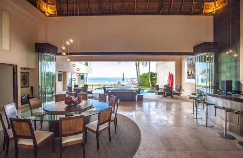 Zona Hotelera Villa | Oceanfront Villa - Private Beach at the Hotel Zone