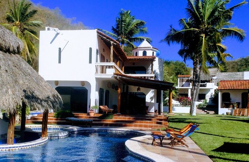 Cuastecomates Villa | Villa frente al mar con piscina