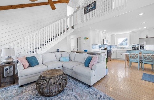 South Nags Head Cabaña | Oceanfront w/Hot Tub and Rooftop Deck - Panoramic Views!
