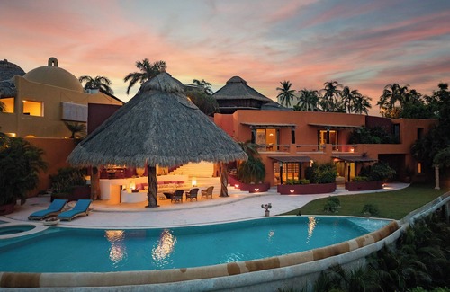 Santa María Huatulco Villa | Oceanfront W/ Beach Access in Gated Neighbourhood