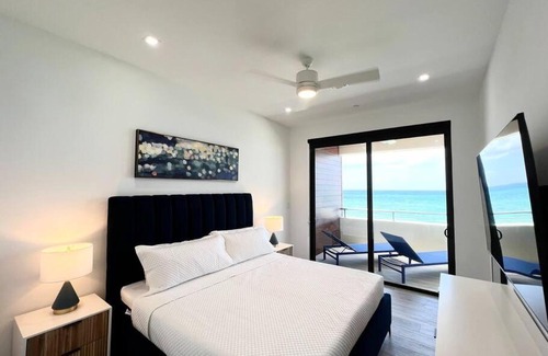 Northwest Point Apartamento | Oceanfront with 7 mile beach views, Ground-Floor, Pool, Sleeps 6