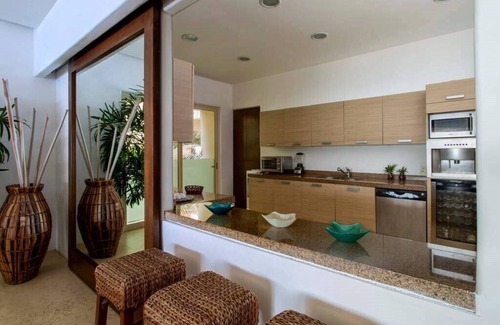 Ixtapa Apartamento | Oceanfront with private infinity pool at Finestre Gated Community (24/7 security)