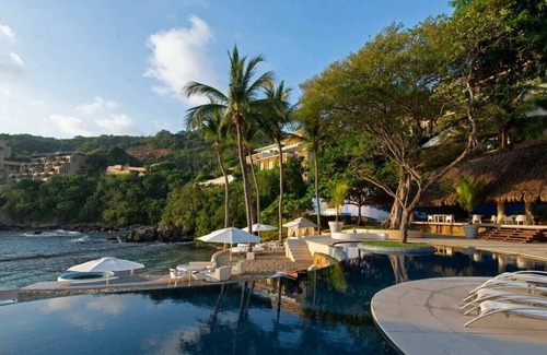 Ixtapa Apartamento | Oceanfront with private infinity pool at Finestre Gated Community (24/7 security)