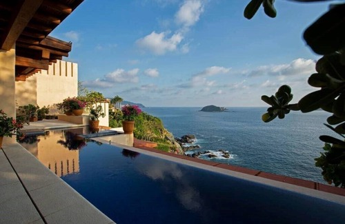 Ixtapa Apartamento | Oceanfront with private infinity pool at Finestre Gated Community (24/7 security)