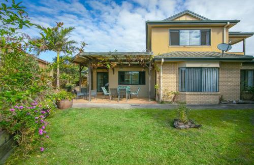 Yamba Casa | Oceania Peace