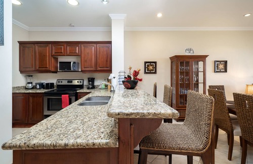 Santa Cruz Condominio | Oceanica 825, ocean view condo, steps to the beach