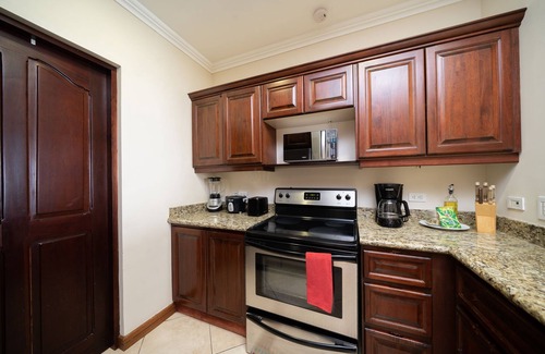 Santa Cruz Condominio | Oceanica 825, ocean view condo, steps to the beach
