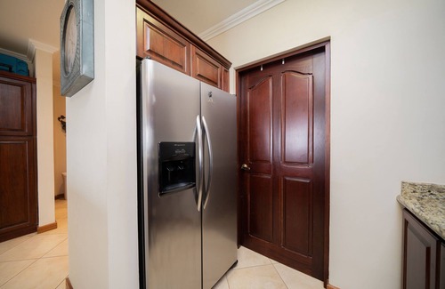 Santa Cruz Condominio | Oceanica 825, ocean view condo, steps to the beach