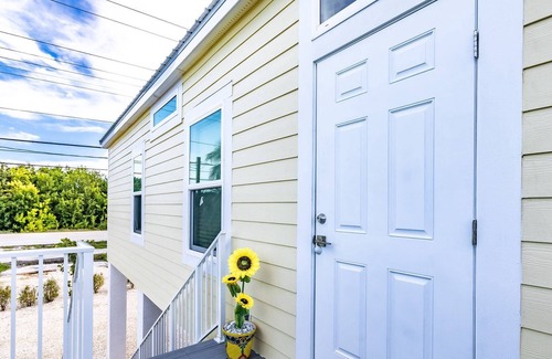 Summerland Key Casa | Oceanside 24 - Lovely Canal Home On Summerland Key, Dock, Dog Friendly, Close to Key West & Marathon