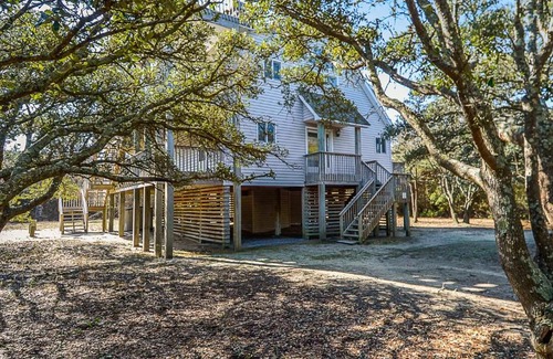 Carova Beach Casa | Oceanside, 5 BRs, Wild Horses, 600 ft to Beach Access, 4wheel Drive Area, 4x2398, The T House