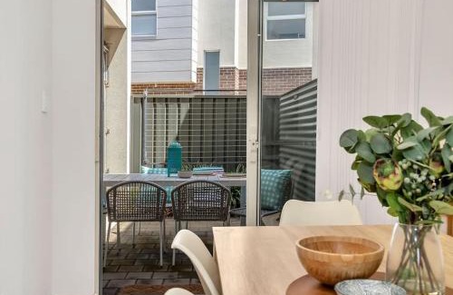 Christies Beach Casa | Oceanside at Christies Beach - Contemporary Comfort
