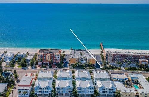 Redington Beach Casa | Oceanside Beach Cottage