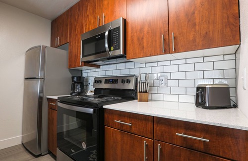 Ivey Ranch - Rancho Del Oro Apartamento | Oceanside Beach style Two bedroom huge Pool & hot tubs King bed No cleaning fee