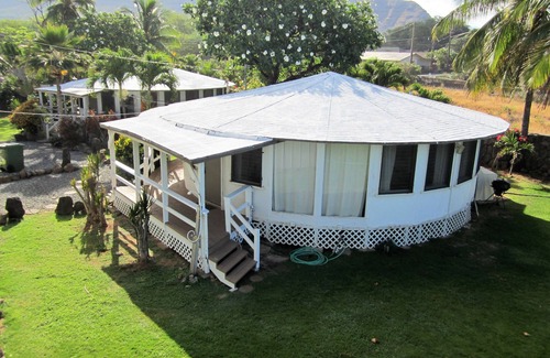 Makaha Casa | Oceanside Bungalow en la hermosa playa de Makaha. Gran surf y buceo
