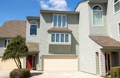 Corolla Light Casa | Oceanside, Close to Beach and shopping, Community Amenities, 602, Beach Bellini