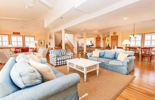 Duck Casa | Oceanside, Close to the Beach, Ocean and Sound Views! -O6, Summer House