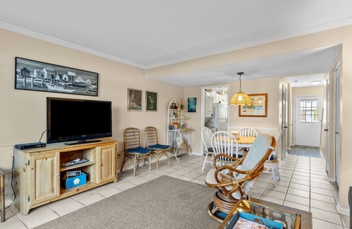 Pine Knoll Shores Casa | OCEANSIDE COMPLEX WITH POOLS & EASY BEACH ACCESS.