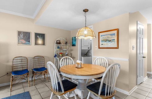 Pine Knoll Shores Casa | OCEANSIDE COMPLEX WITH POOLS & EASY BEACH ACCESS.
