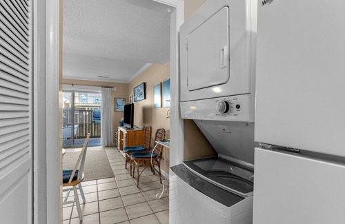 Pine Knoll Shores Casa | OCEANSIDE COMPLEX WITH POOLS & EASY BEACH ACCESS.