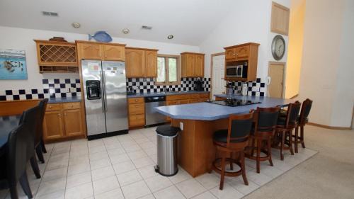 Corolla Light Casa | Oceanside, Community Pools, Community Tennis, Hot Tub, 13, Tree Tops