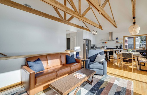 Oceanside Casa | Oceanside Escape w/ Stunning Views: Walk to Beach!