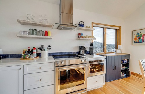 Oceanside Casa | Oceanside Escape w/ Stunning Views: Walk to Beach!