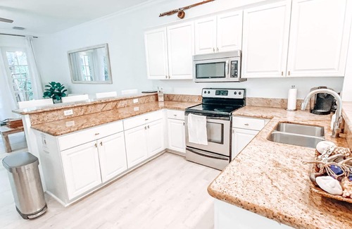 Islamorada Casa | Oceanside Getaway: Renovated Home with Boat Slip, Pool & Beach - Gated community