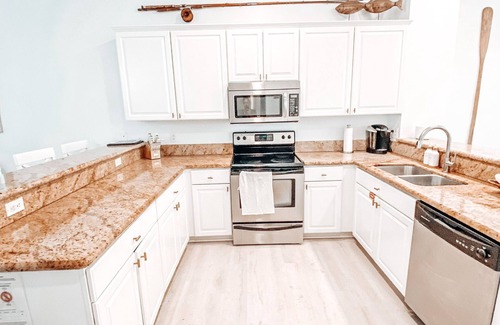 Islamorada Casa | Oceanside Getaway: Renovated Home with Boat Slip, Pool & Beach - Gated community