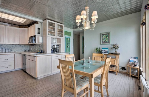 Coos Bay Casa | Oceanside Getaway w/ Beach Access & Home Gym!