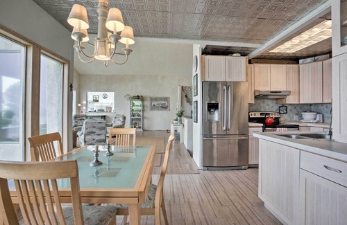 Coos Bay Casa | Oceanside Getaway w/ Beach Access & Home Gym!