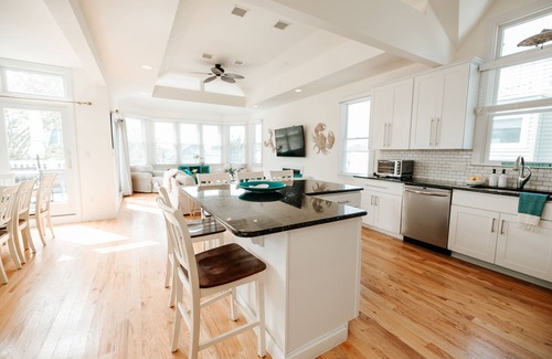 North Beach Haven Casa | NUEVO Oceanside House cerca de Bay Village y FI - 2 Masters, Elevator, Sleeps 12