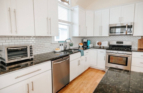 North Beach Haven Casa | NUEVO Oceanside House cerca de Bay Village y FI - 2 Masters, Elevator, Sleeps 12